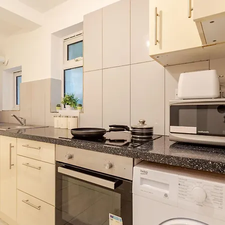 Parkside Haven, Modern 2-Bed Flat With Ensuites, Free Parking & Self Check-In Perivale Exterior photo