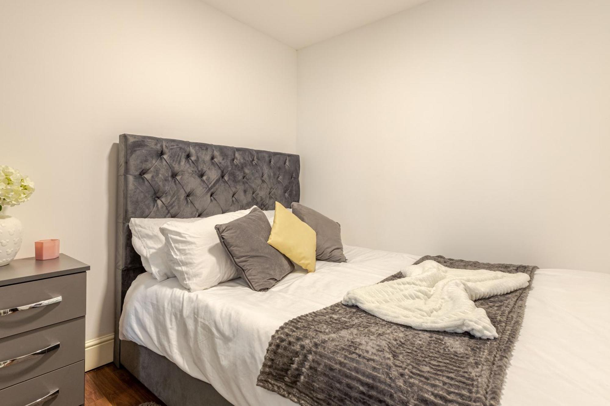 Apartment Parkside Haven, Modern 2-bed Flat With Ensuites, Free Parking & Self Check-in
