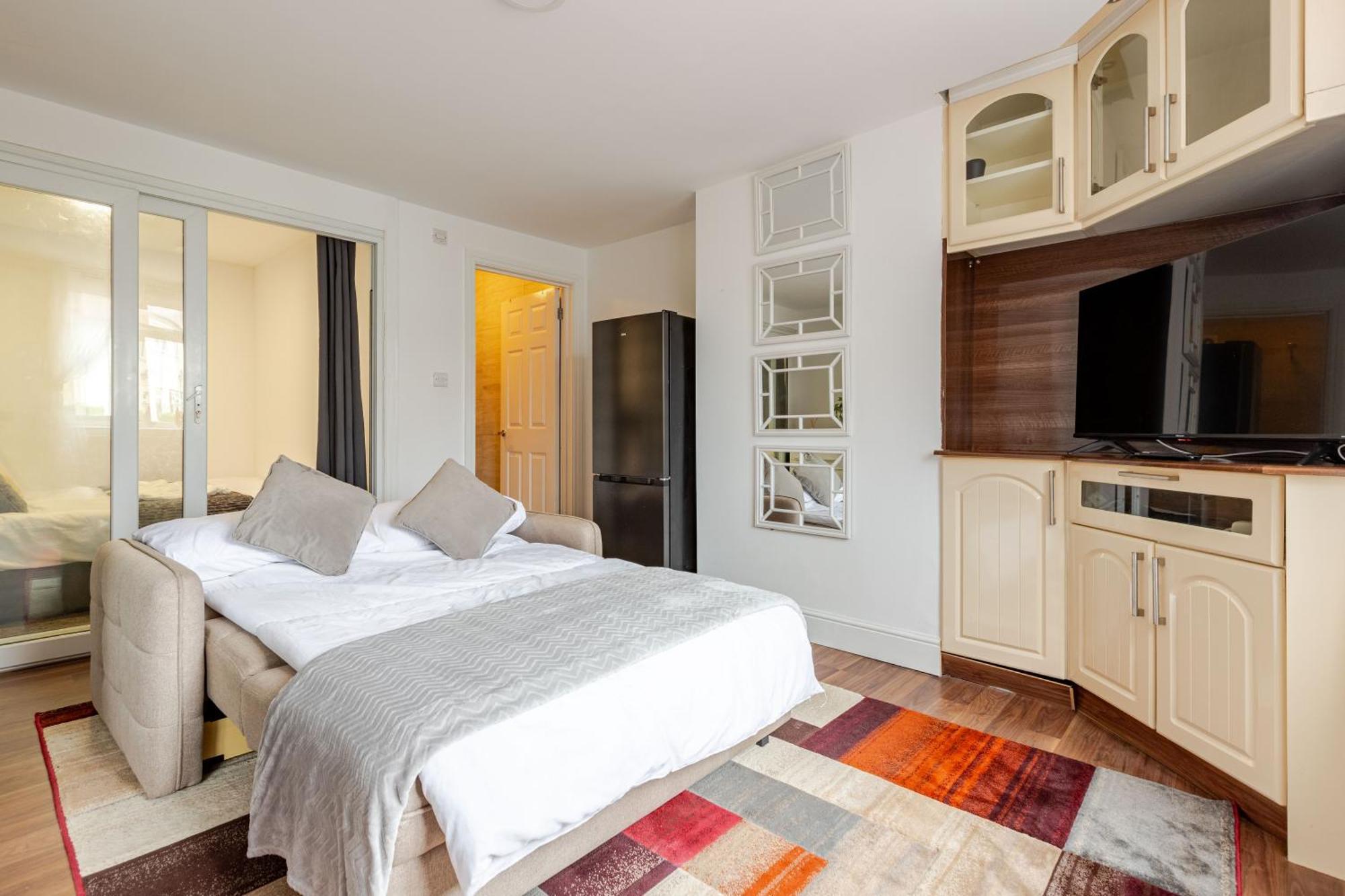 Parkside Haven, Modern 2-bed Flat With Ensuites, Free Parking & Self Check-in Apartment